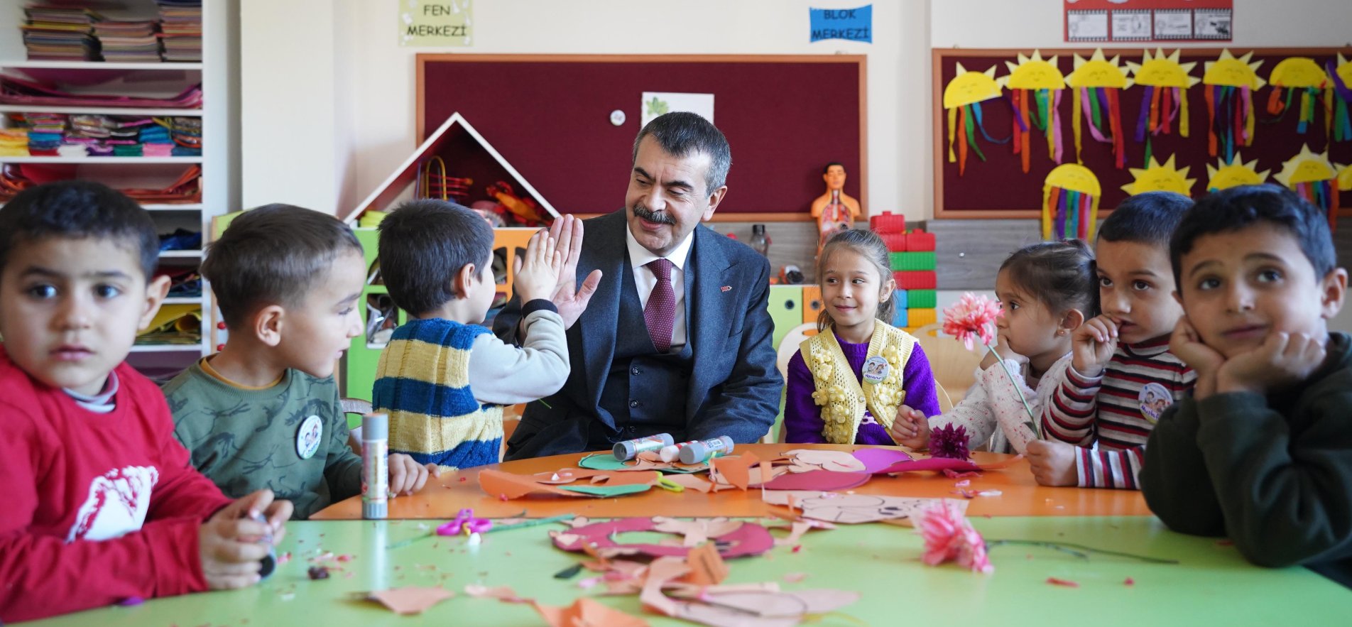 BAKAN YUSUF TEKİN, KAHRAMANMARAŞ'TA OKUL ZİYARETLERİNDE BULUNDU